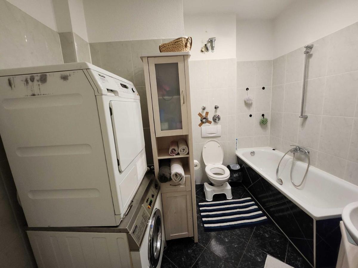 One Private Available In A Two In Tegel, Accommodatie bij particulieren *