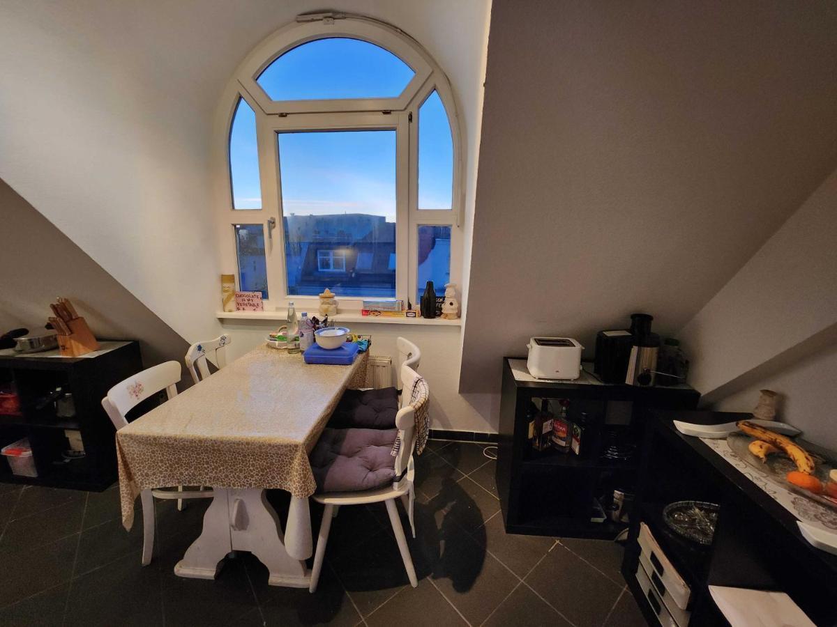 One Private Available In A Two In Tegel, Accommodatie bij particulieren *