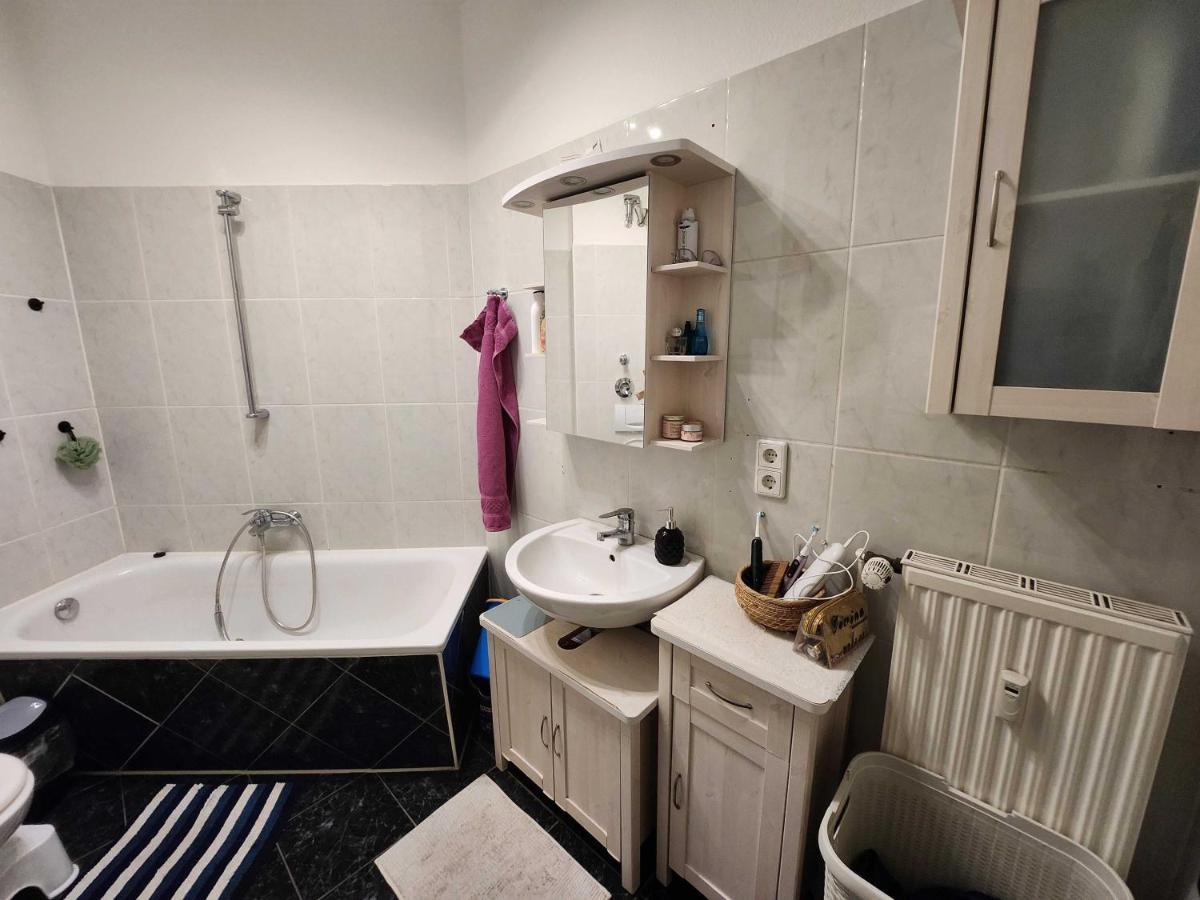 One Private Available In A Two In Tegel, Accommodatie bij particulieren *
